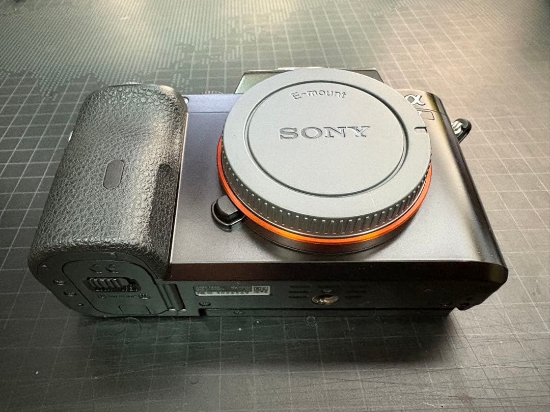 美品 SONY α7 ボディ（ILCE-7）フルサイズミラーレス