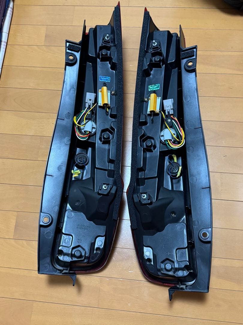 VALENTI 80 ノア・ヴォクシー・エスクァイア ジュエルLEDテールランプ