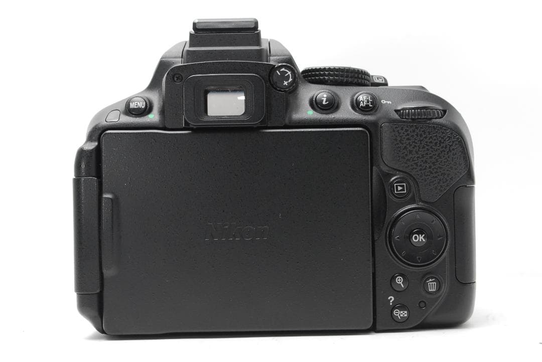 【美品】Nikon D5300 近くも遠くも撮れる万能レンズ WiFi搭載