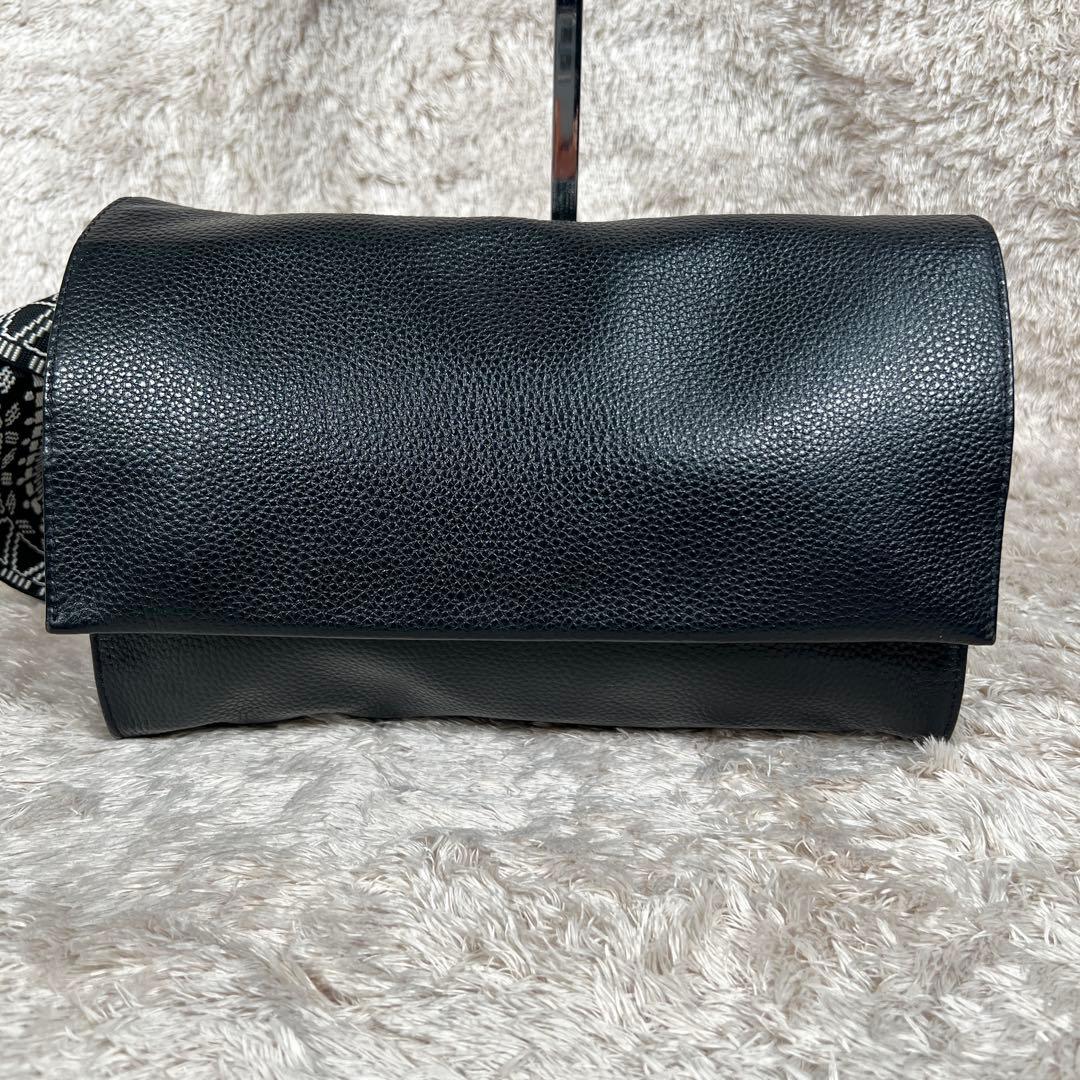 WEB限定イアパピヨネ 柄ワイドテープ ショルダーバッグ ブラック