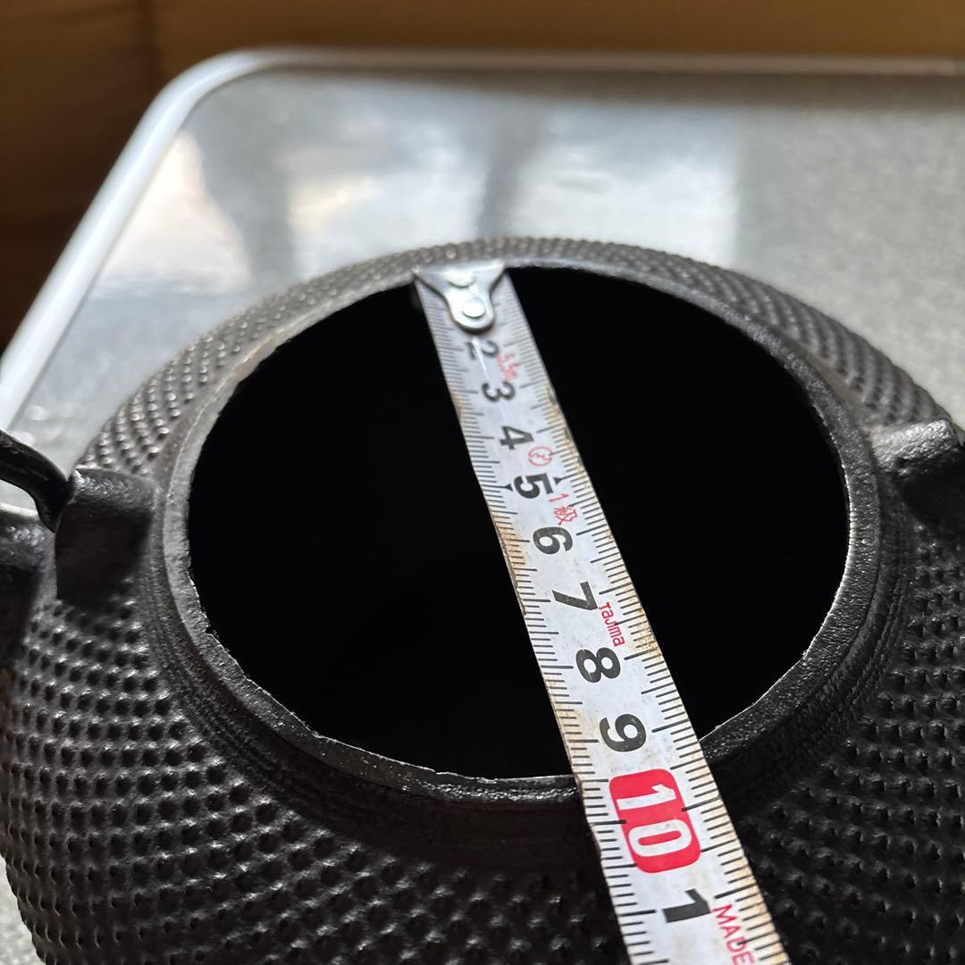 黒い点状模様の大きな鉄瓶、鉄器 18×20×20cm