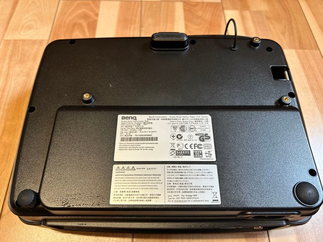 ★送料無料、動確済★使用少 BenQ プロジェクター 本体 HDMI接続　3D可