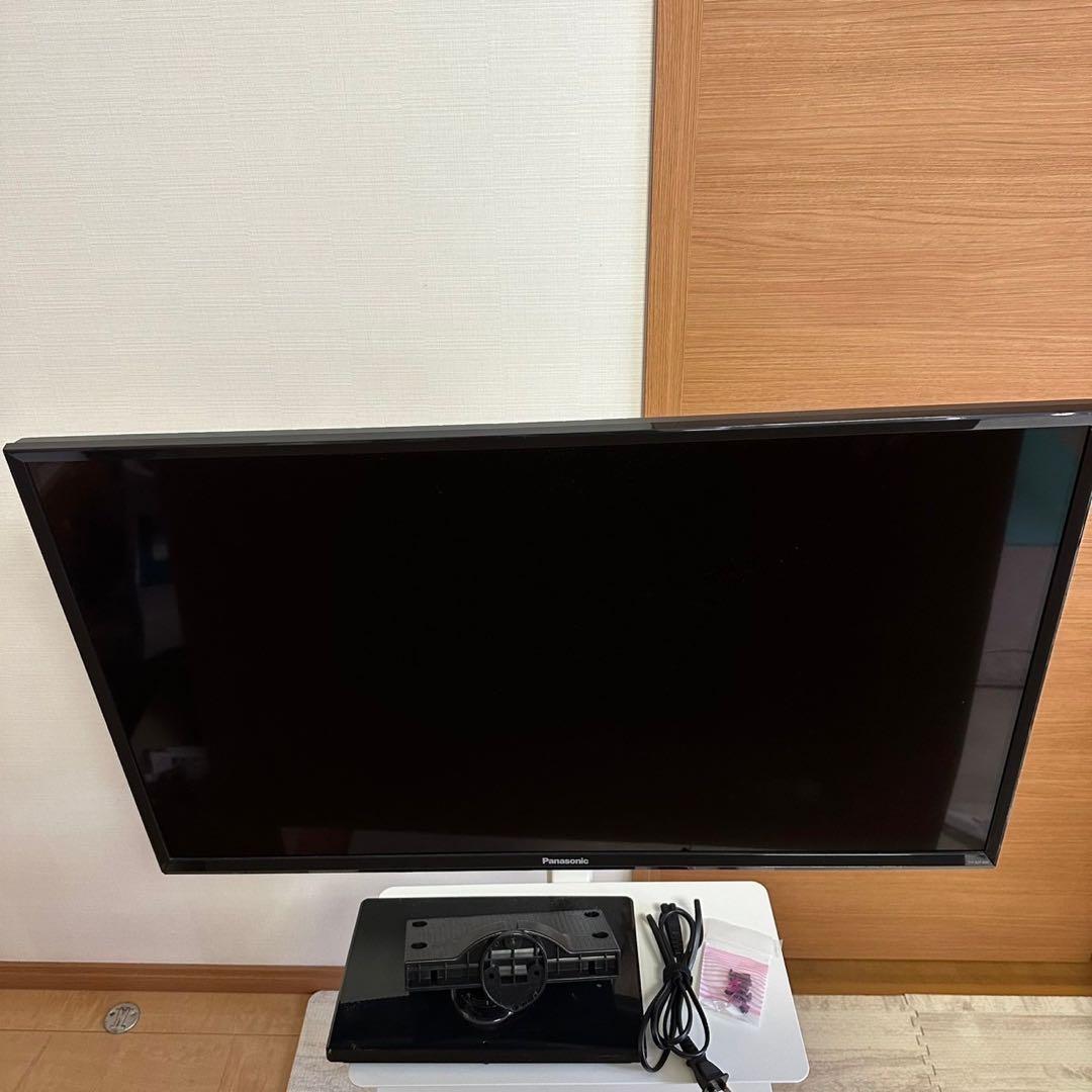 Panasonic パナソニック　TH-32F300 スタンド付き　2018年