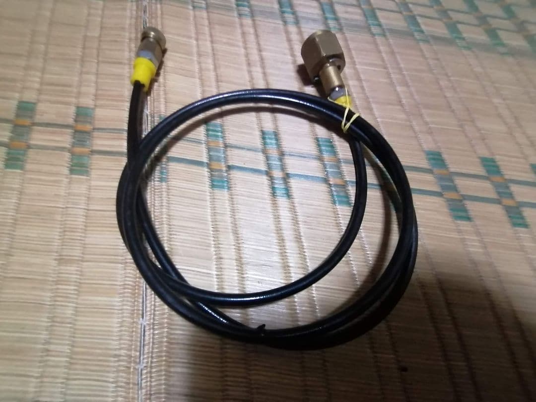 sodastream 本体２個、空シリンダー3本、ミドポン接続ホース