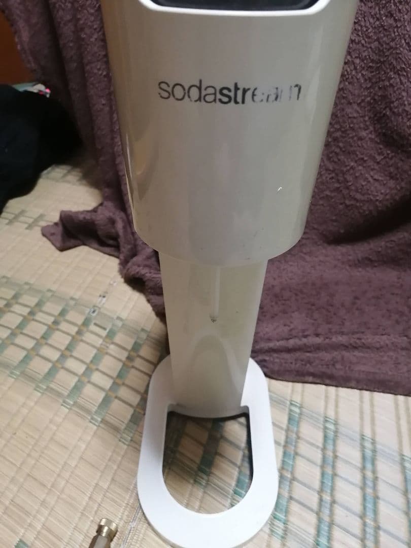 sodastream 本体２個、空シリンダー3本、ミドポン接続ホース