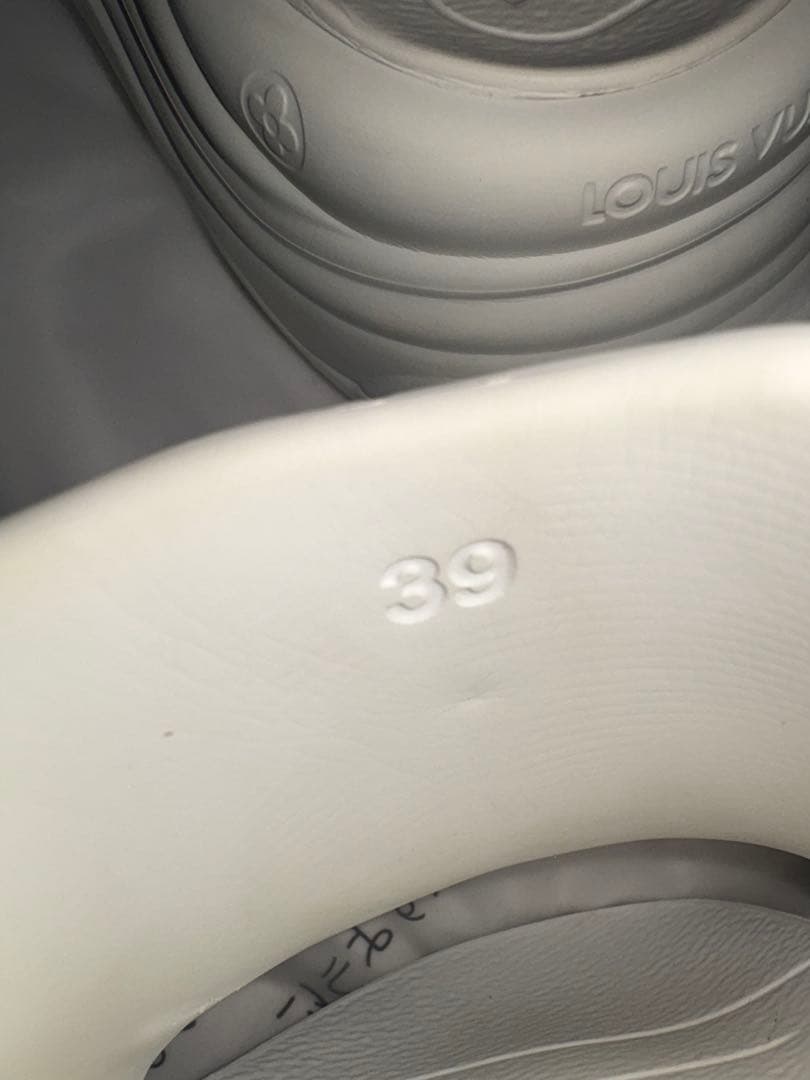 Louis Vuitton サンダル