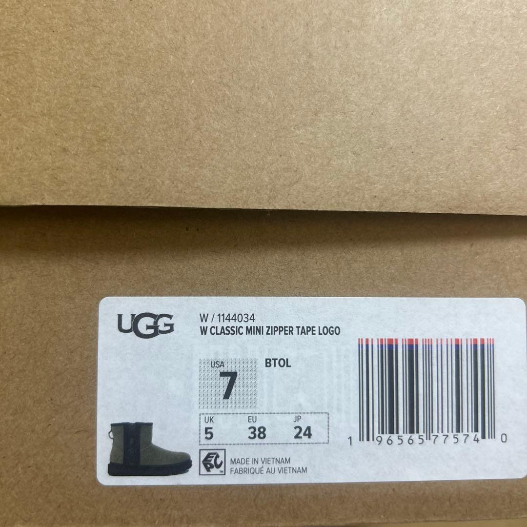 UGG クラシックミニジッパー　カーキ限定24cm美品