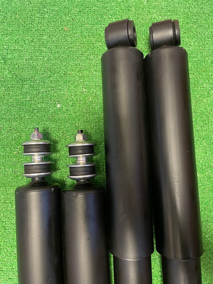 純正ショック　ハイエーススパロン　TRH226新車外し取り外し品