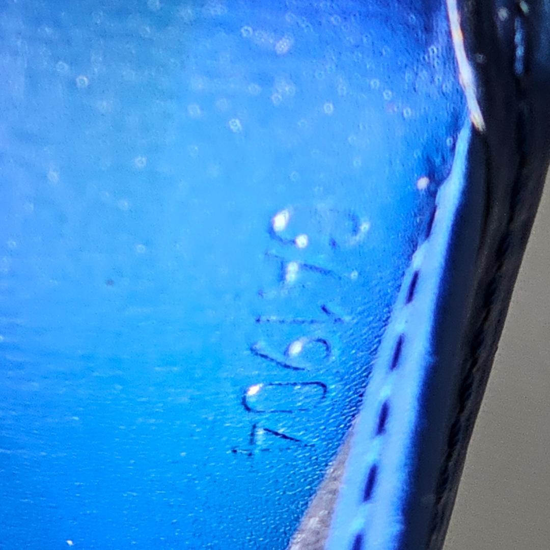 LOUIS VUITTON ルイヴィトン　エピ　青　ブルー　手帳カバー