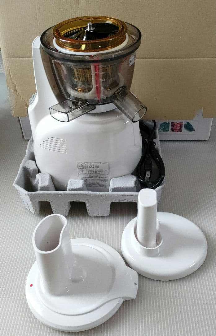 キッチン家電 Kuvings Silent Juicer