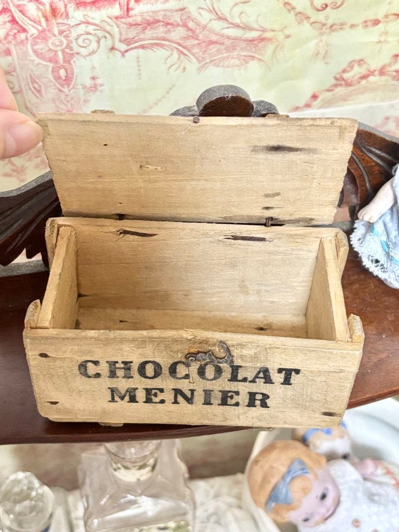 フランスアンティークCHOCOLAT MENIER ショコラメニエの木箱　最小