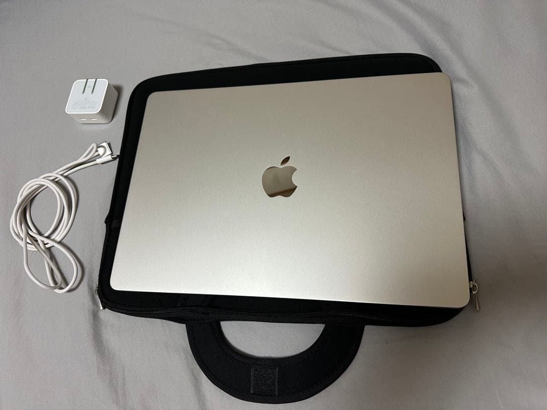 MacBook Air M2 8GB 15インチ