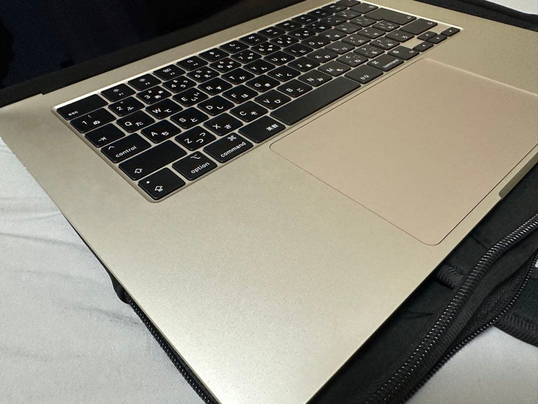 MacBook Air M2 8GB 15インチ