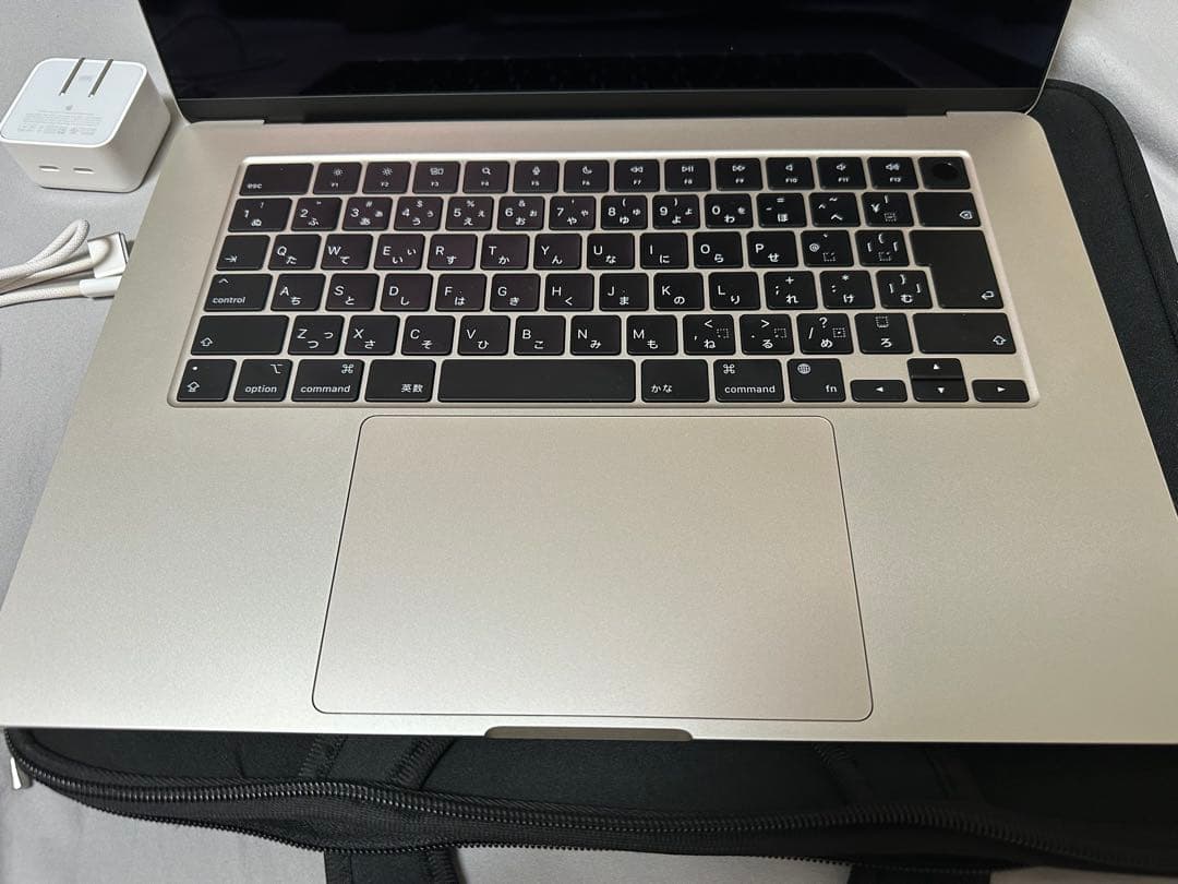 MacBook Air M2 8GB 15インチ