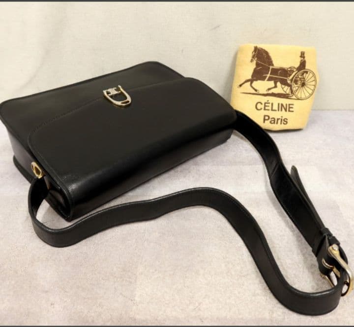 美品♥CELINEロゴ金具ブラック本革レザーショルダーバッグコメントから10%引