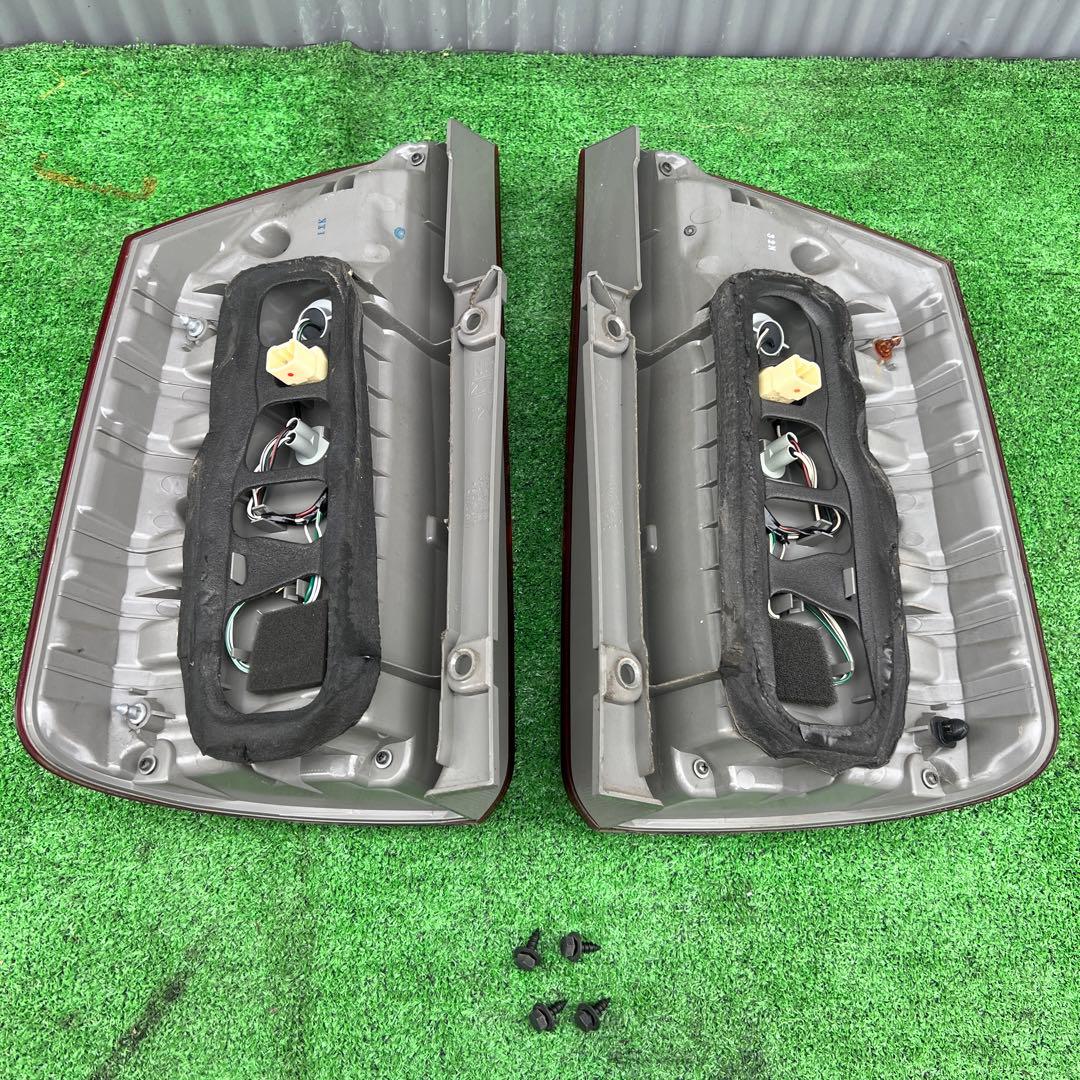 トヨタ純正★ノア ZRR70  テールランプセット