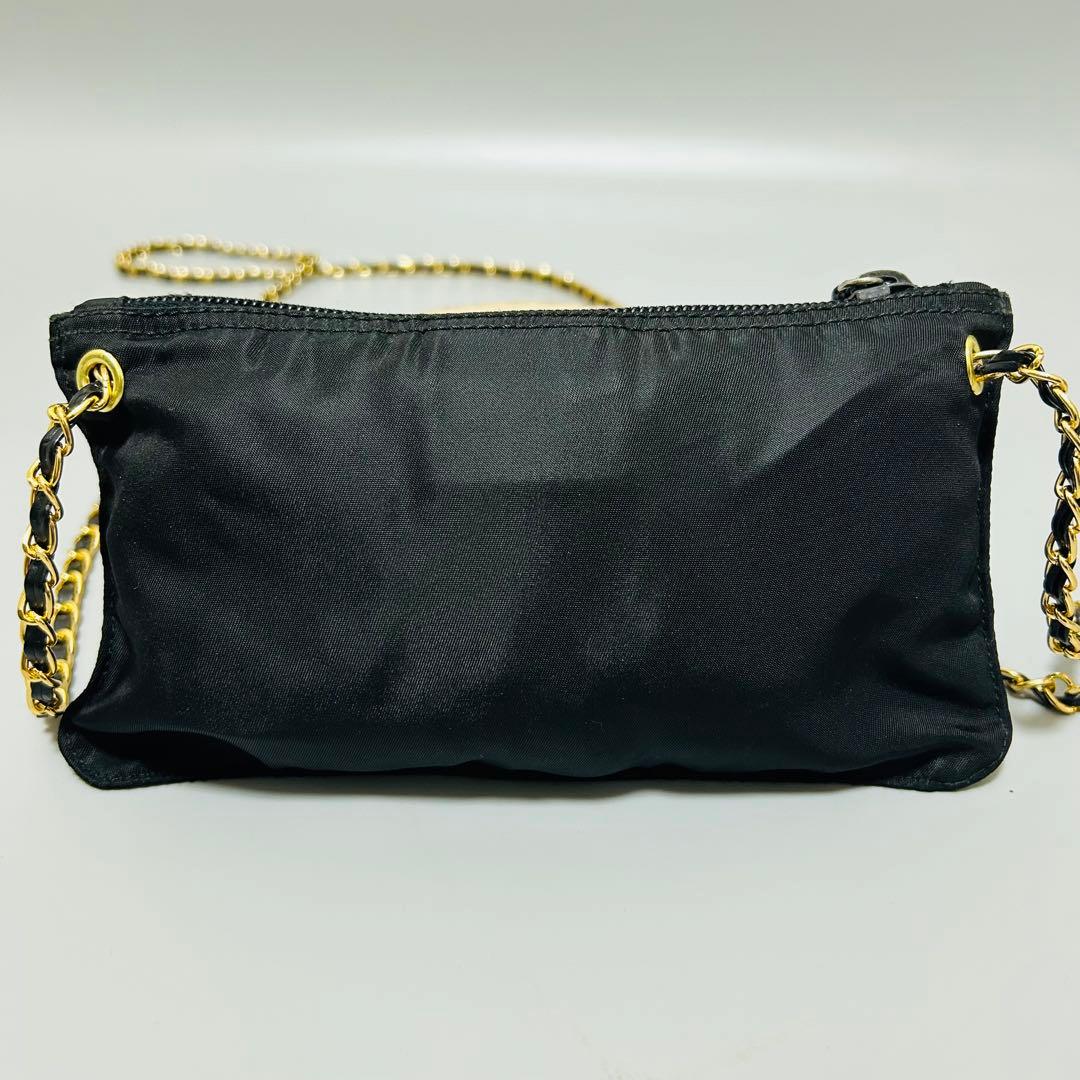 PRADA プラダ チェーン ショルダーバッグ カメラバッグ 黒色 三角プレート