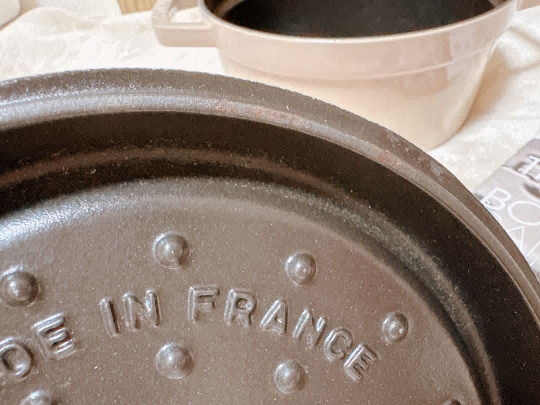 【美品】優しいリネンカラー×使い勝手抜群20cm◎ストウブココットラウンド20