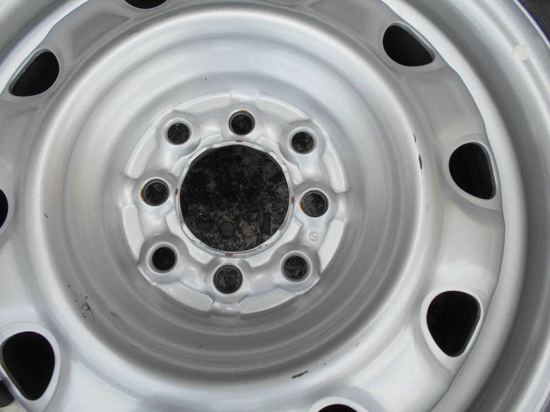 アクア　ヴィッツ　ポルテ　フィット　ヤリスなど　185/60R15　４本