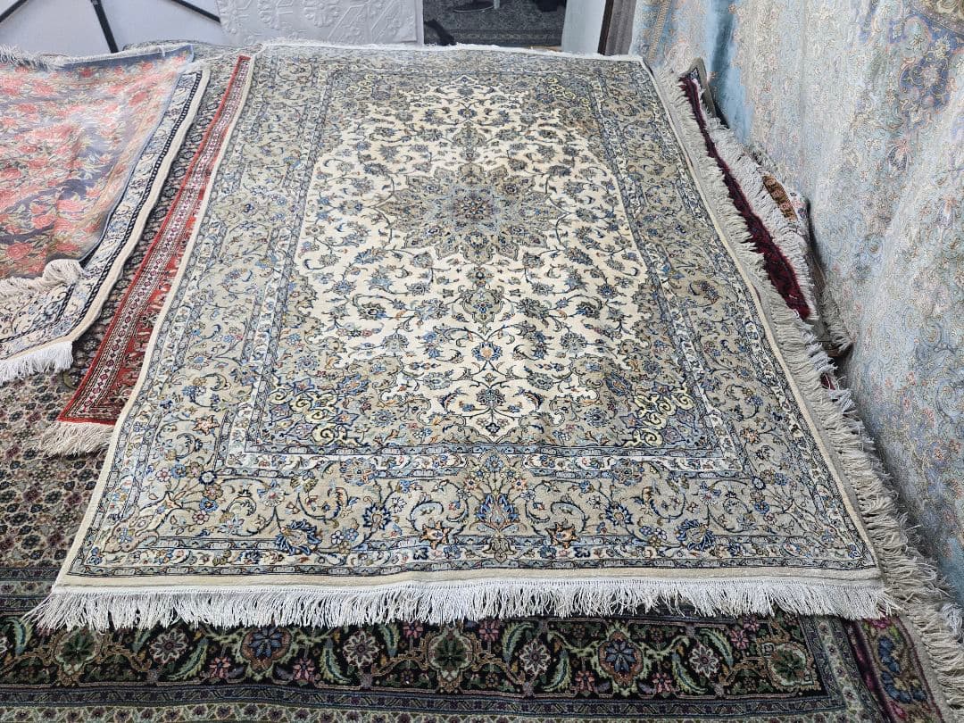 ペルシャ絨毯本物保証100%手織素材天然シルクfallah工房花柄157×106