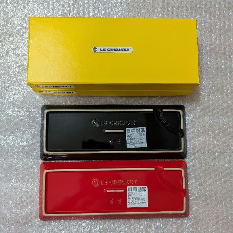 LE CREUSET ル・クルーゼ　サカナプレート　チェリーレッド　ブラック
