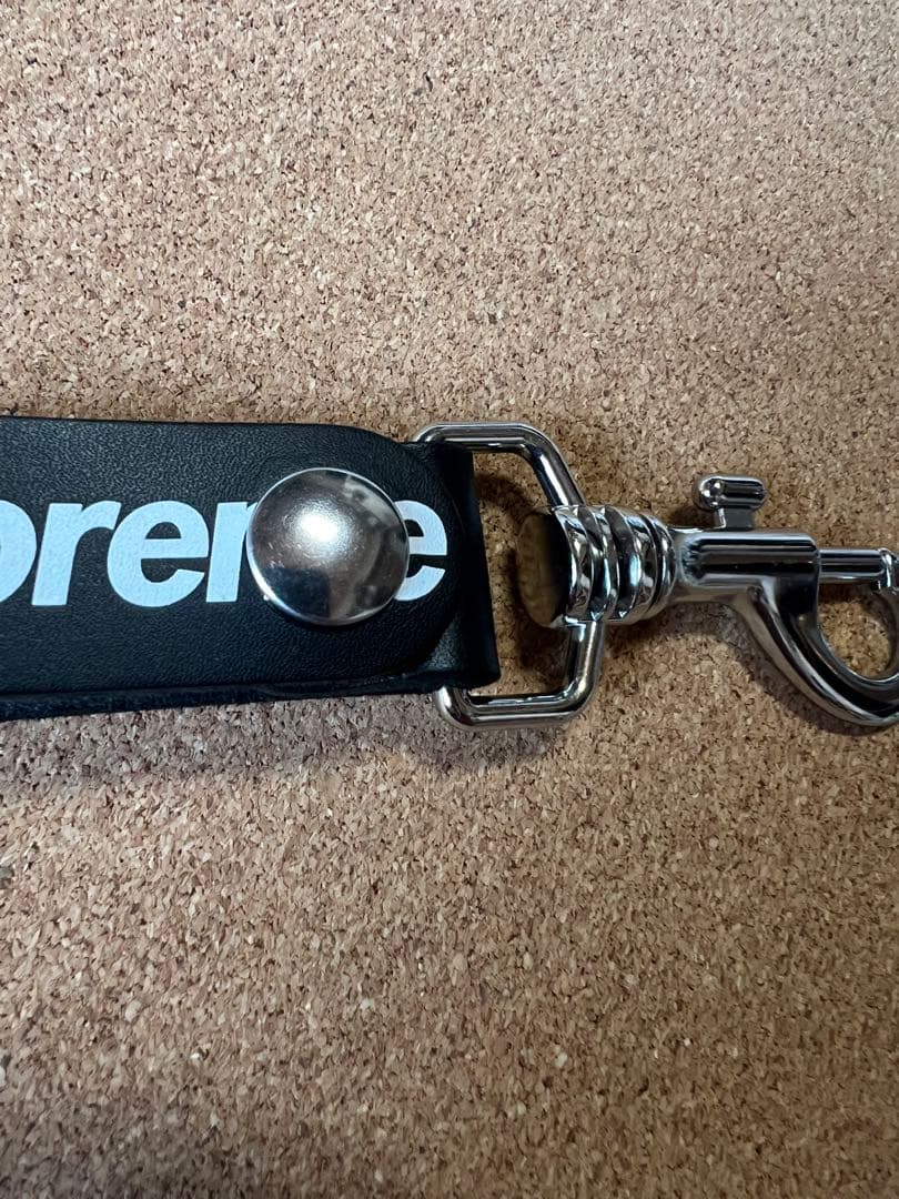 美品Supreme キーループ　キーホルダー ブラックレザー