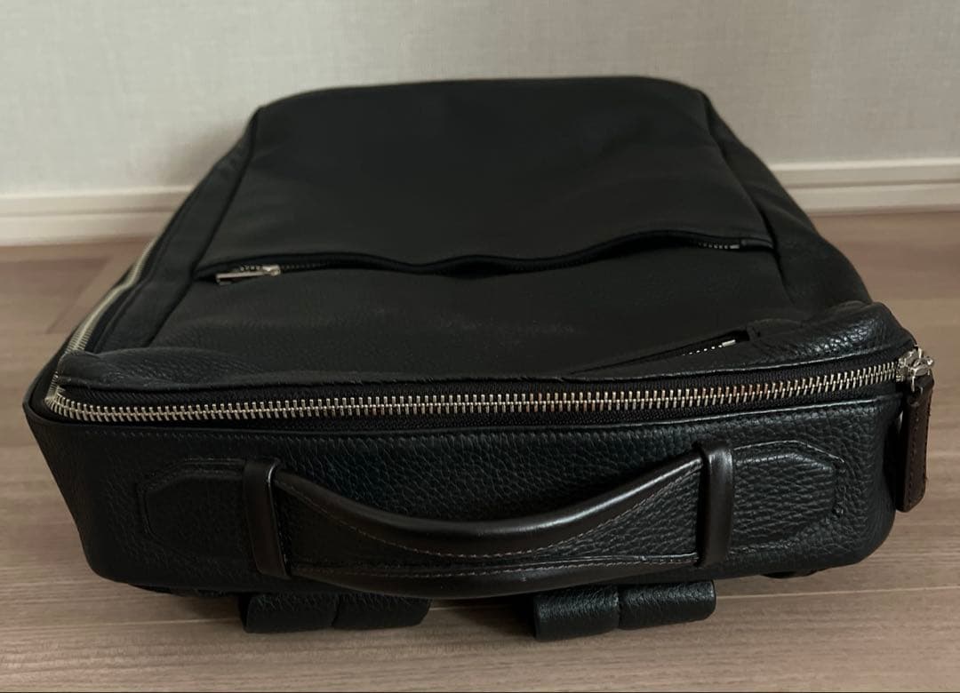 ✨とっても便利で大容量✨レザースリムバックパック！　ブラック