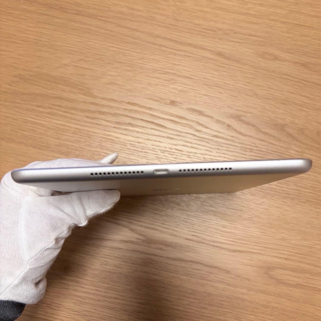 iPad 第六世代 32GB 【ケース・フィルム付き】