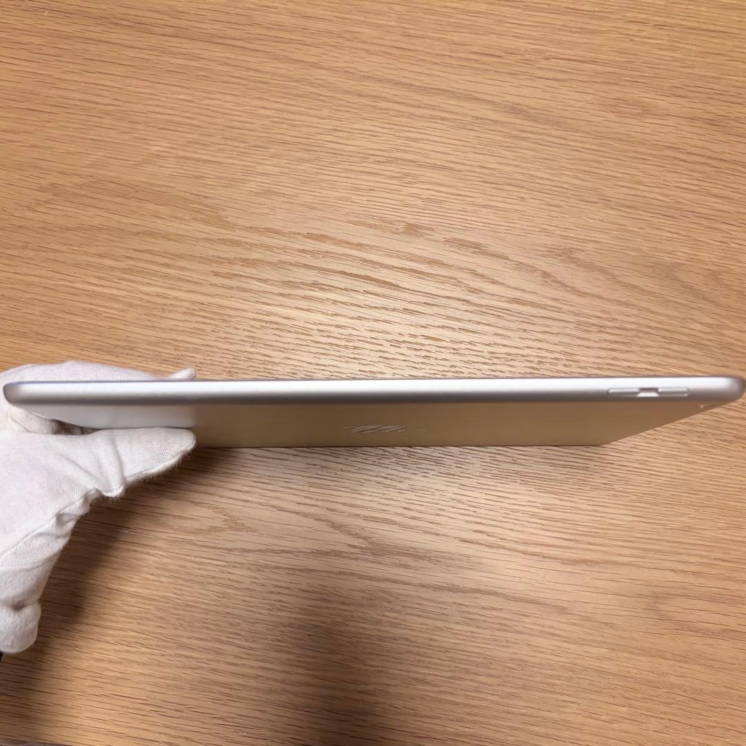 iPad 第六世代 32GB 【ケース・フィルム付き】