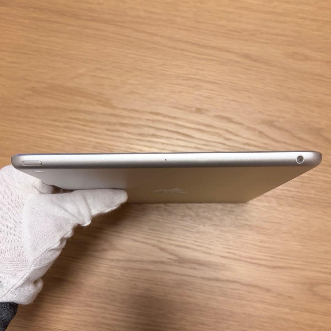 iPad 第六世代 32GB 【ケース・フィルム付き】