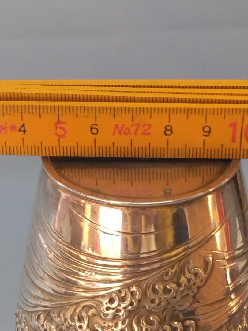 銀製花瓶 　銀製品　超絶技巧 叩き出し　銀製　美術工芸品