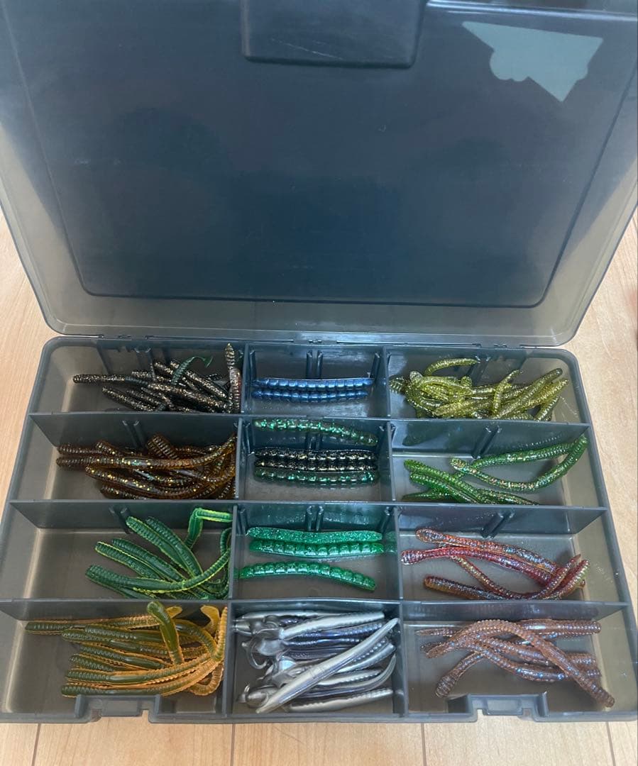 バス釣りワーム多数！・バスフィッシング 4BOX収納ボックス セット！