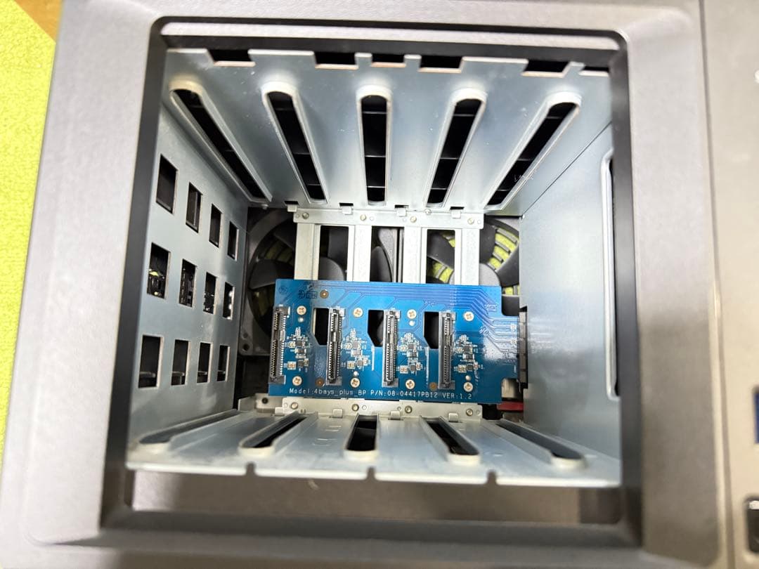 Synology DS920+ 付属品完備