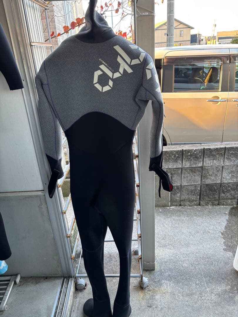 CYBER グレー/ブラック ウェットスーツ