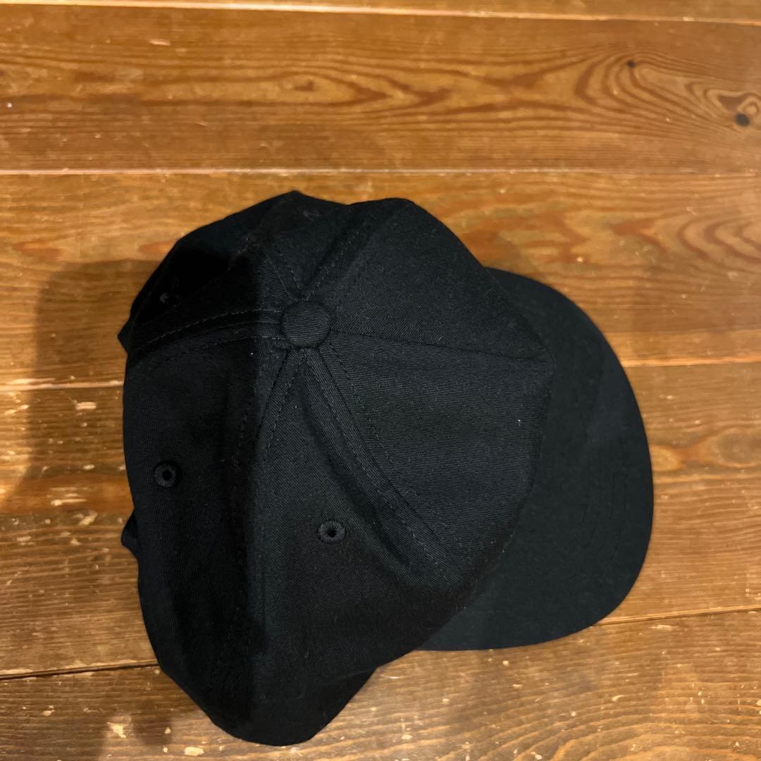 黒のキャップ Nの刺繍 SAFE HOUSE