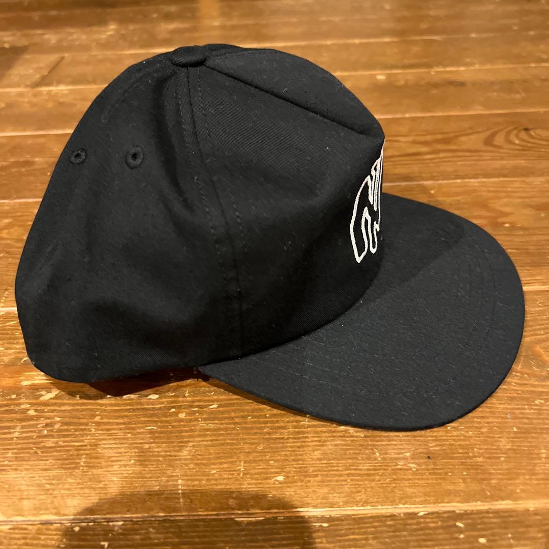 黒のキャップ Nの刺繍 SAFE HOUSE