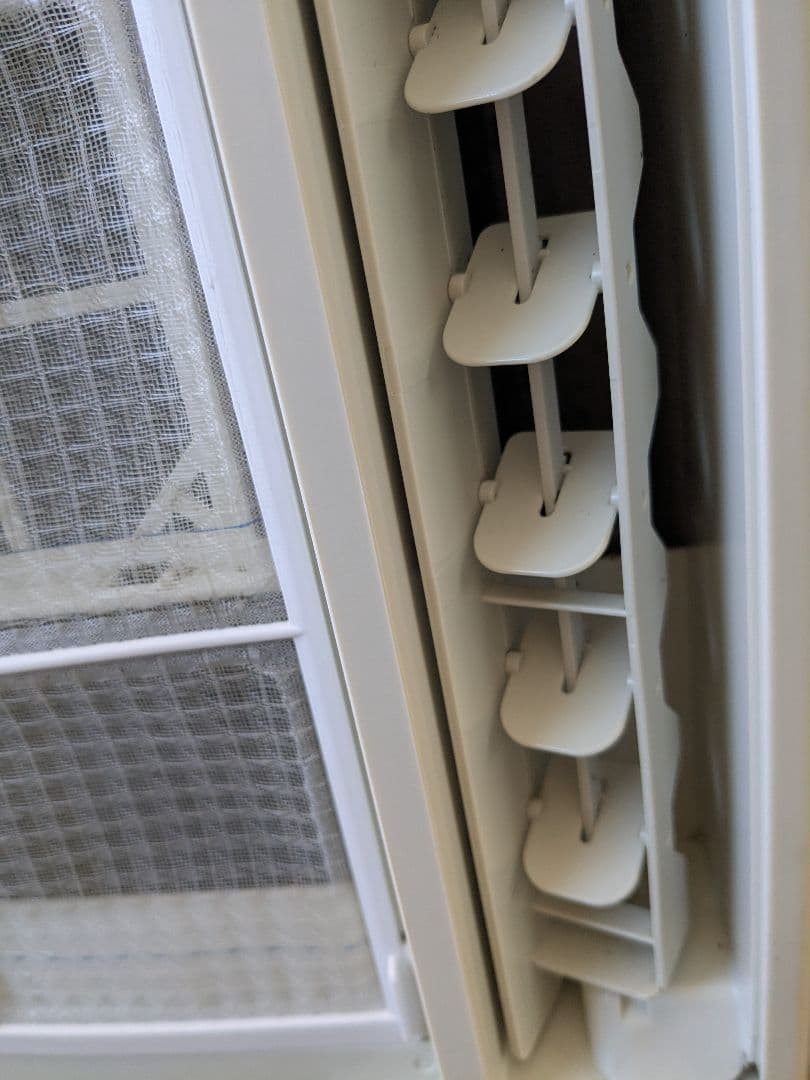 コロナ　窓エアコン　2015年製　枠、付属品は新品未使用