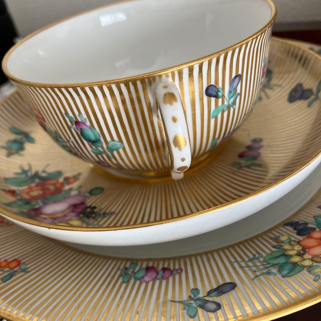 ニンフェンブルグ　アンティーク　ストライプと花束のトリオ