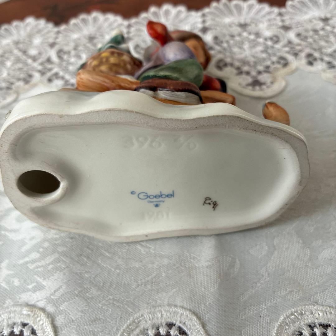 フンメル人形　「クリスマスに乗る」ドイツ・ゲーベル