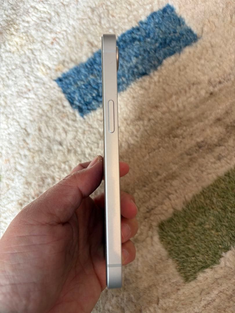 iPhone 16e 128GB ホワイト SIMフリー 美品 付属品完備