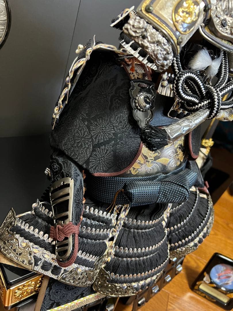 五月人形　いぶし銀昇龍鎧飾り　大和