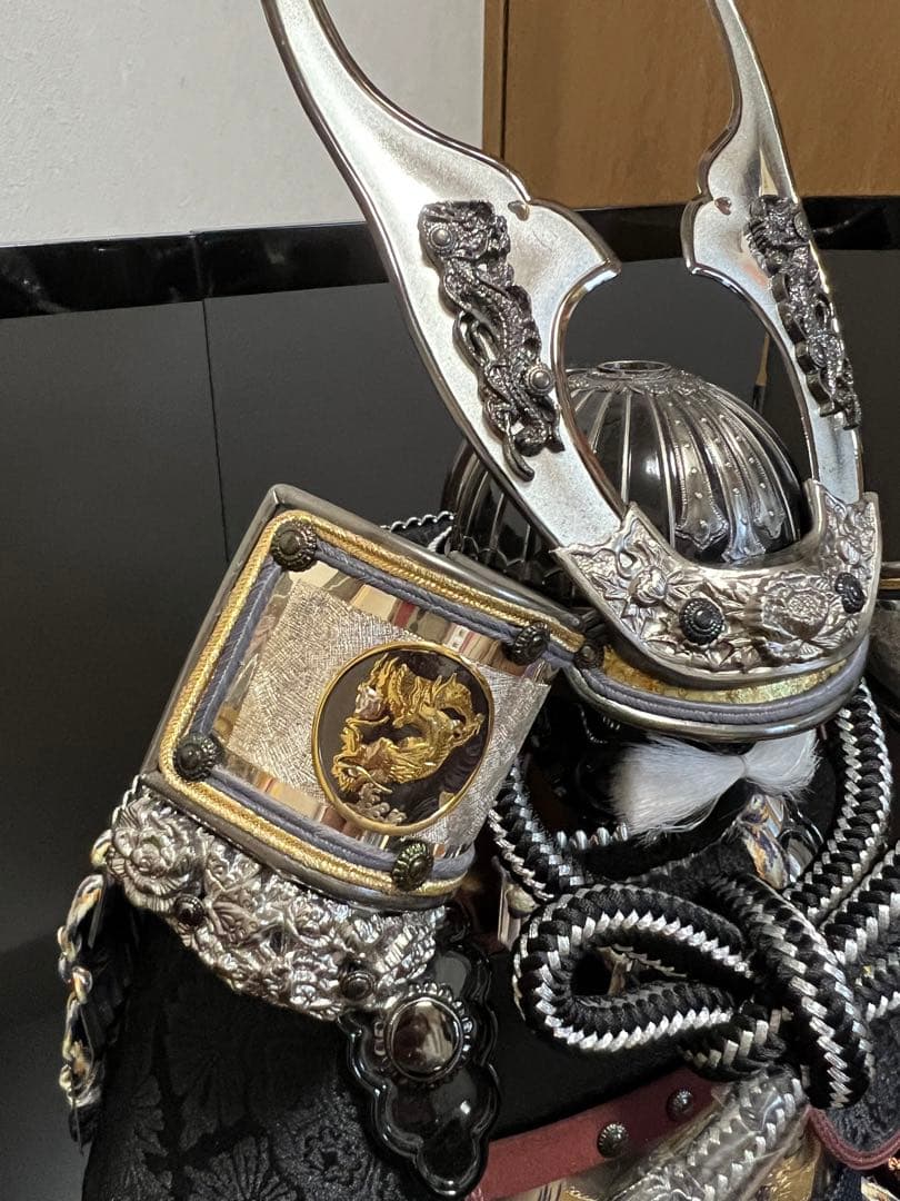 五月人形　いぶし銀昇龍鎧飾り　大和