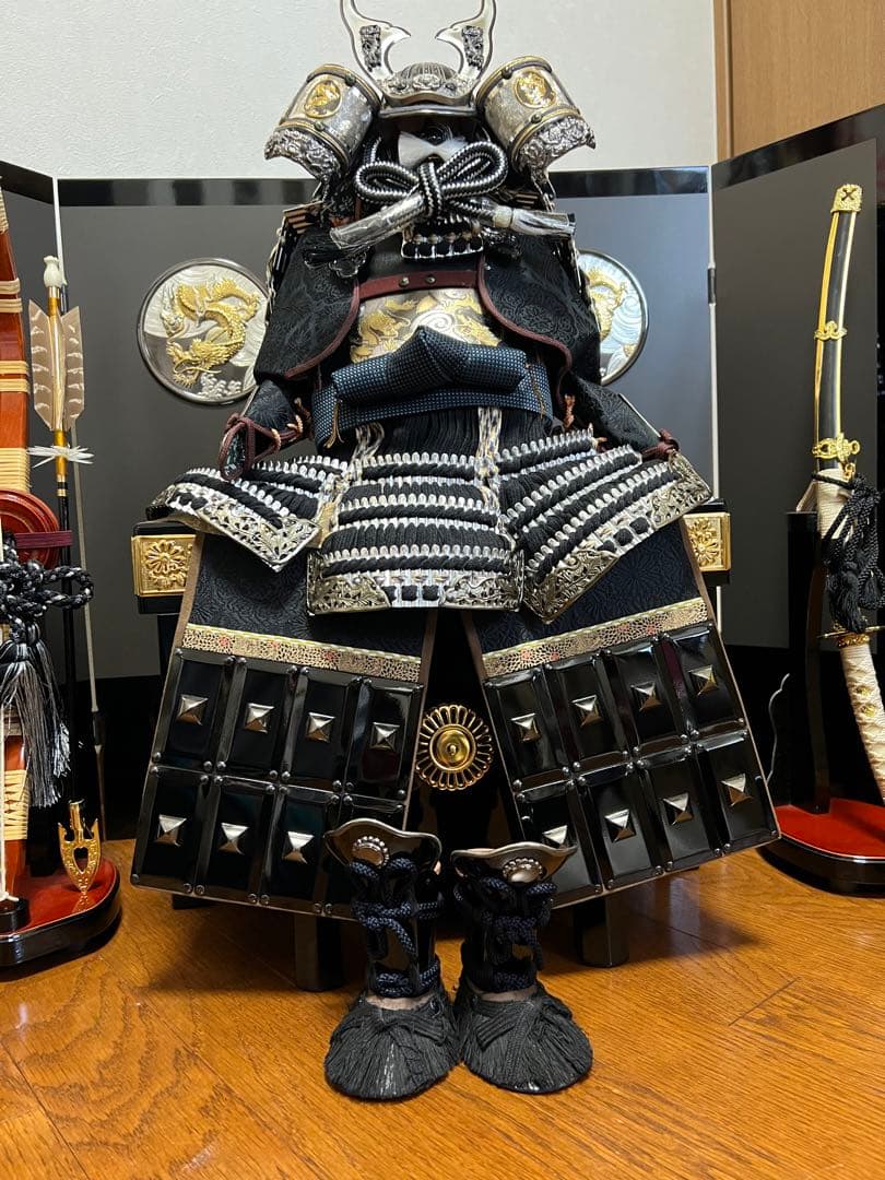 五月人形　いぶし銀昇龍鎧飾り　大和