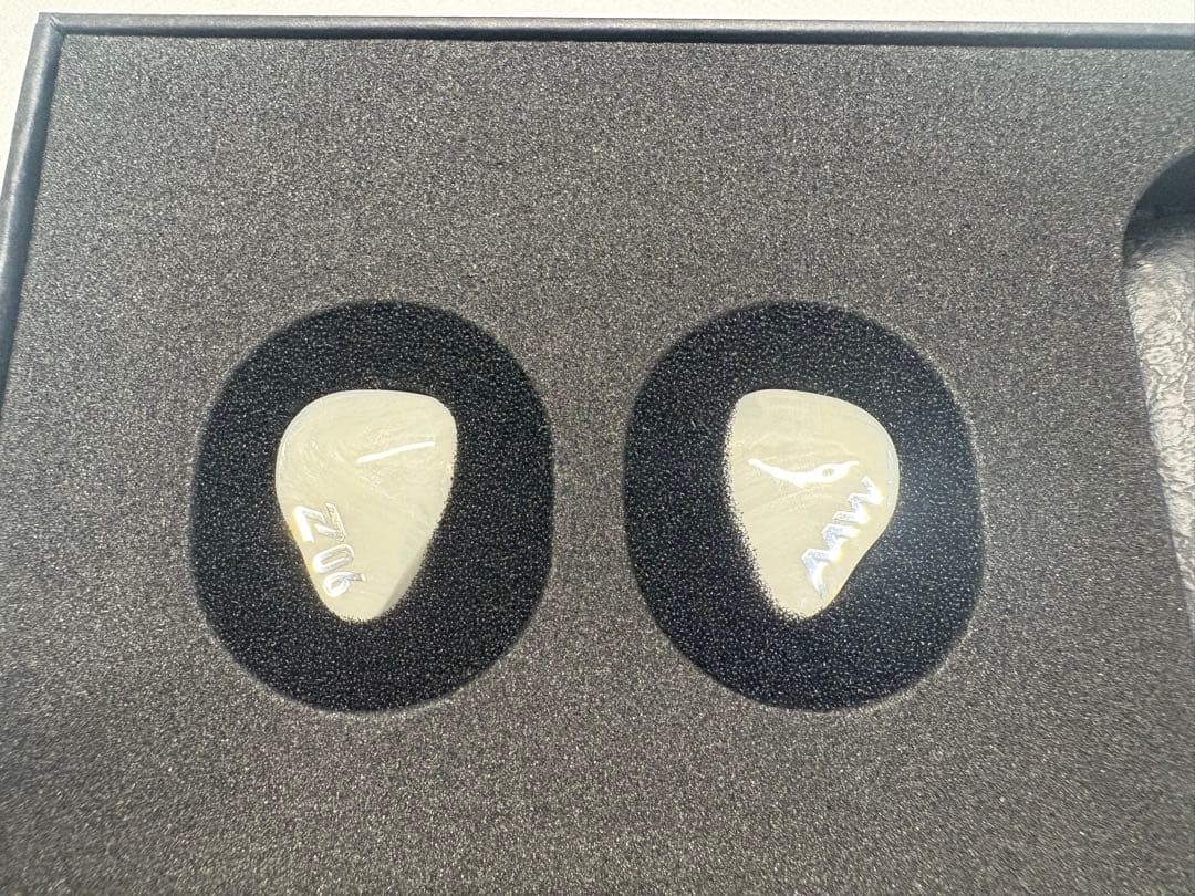 イヤホン AAW Z06 Blanc Edition(Universal Fit)