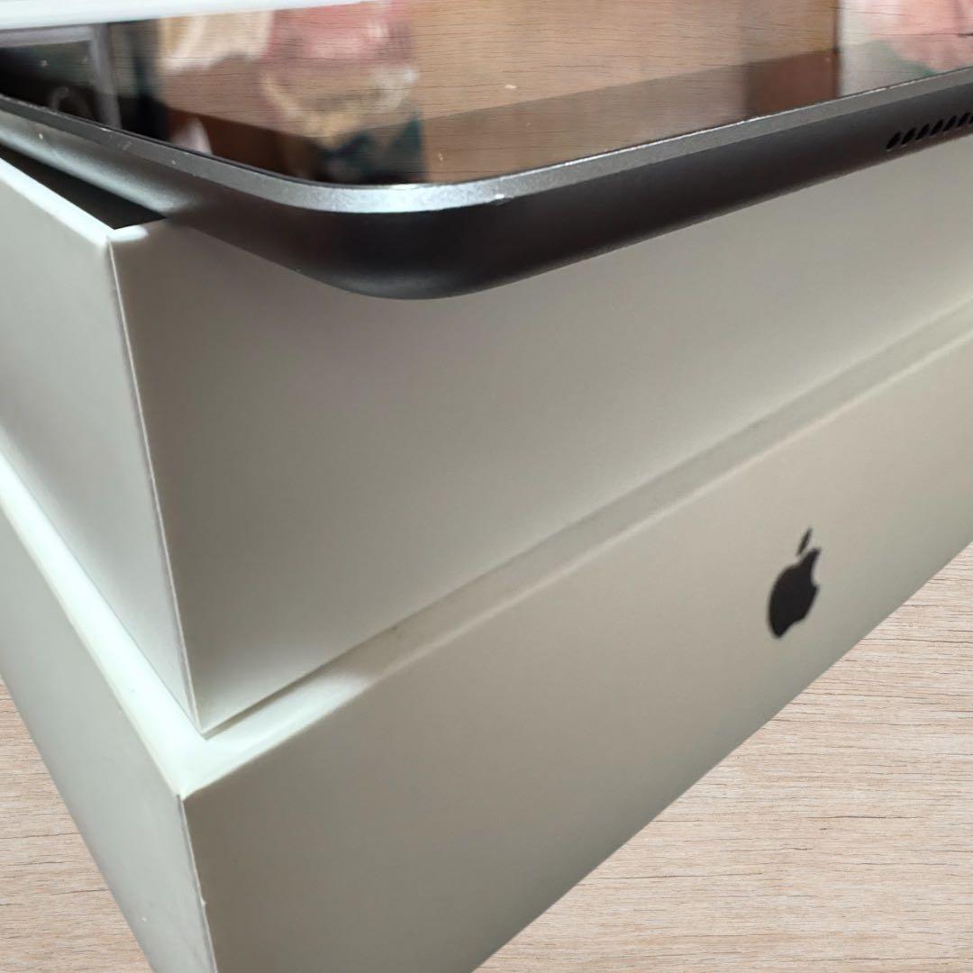 iPad 第8世代 32GB スペースグレー Wi-Fi + Cellular