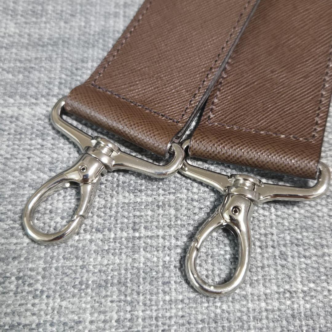 BURBERRY エンボスロゴ入り レザー×ファブリック ショルダーストラップ