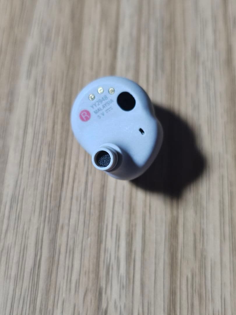 移転セール！　ケース、イヤホンバッテリー新品　wf-1000xm4 シルバー