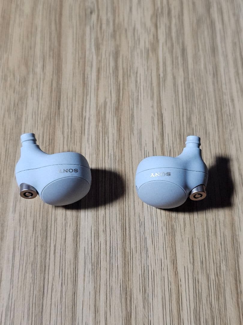 移転セール！　ケース、イヤホンバッテリー新品　wf-1000xm4 シルバー