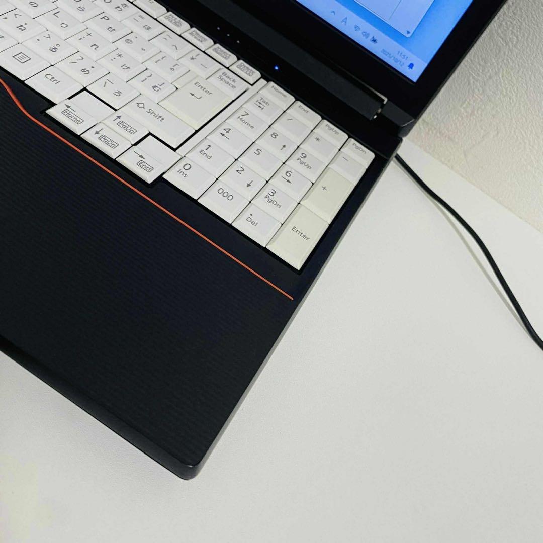 Y850 Fujitsuノートパソコンi5高速SSDサクサク動くWindow11