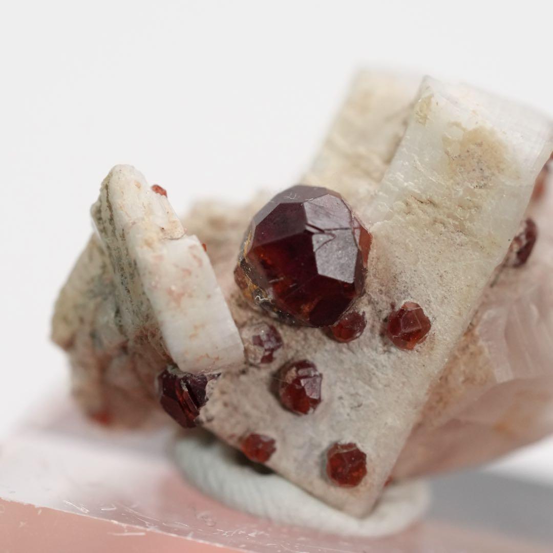 【結晶が美しい】ガーネットinクォーツ フェルドスパー 32×18×14mm